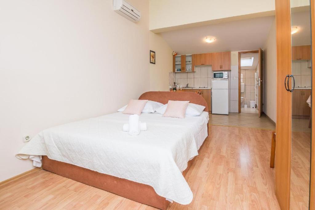 Apartments Mira Sukošan Екстериор снимка
